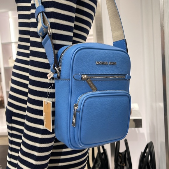 MICHAEL KORS Jet Set Medium Leather Crossbody Bag Flight
Sth Pacific
NWT - Picture 2 of 16